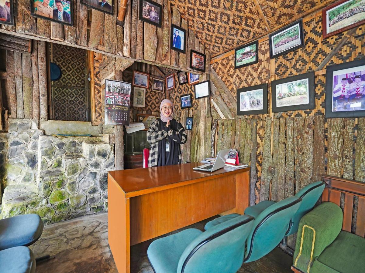 Oyo Homes 90915 Eco Tourism Desa Cihanjuang Rahayu Ciwangun Indah Camp Villas Bongkar Exterior photo