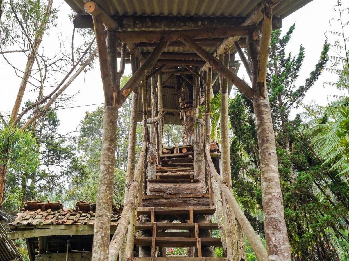 Oyo Homes 90915 Eco Tourism Desa Cihanjuang Rahayu Ciwangun Indah Camp Villas Bongkar Exterior photo