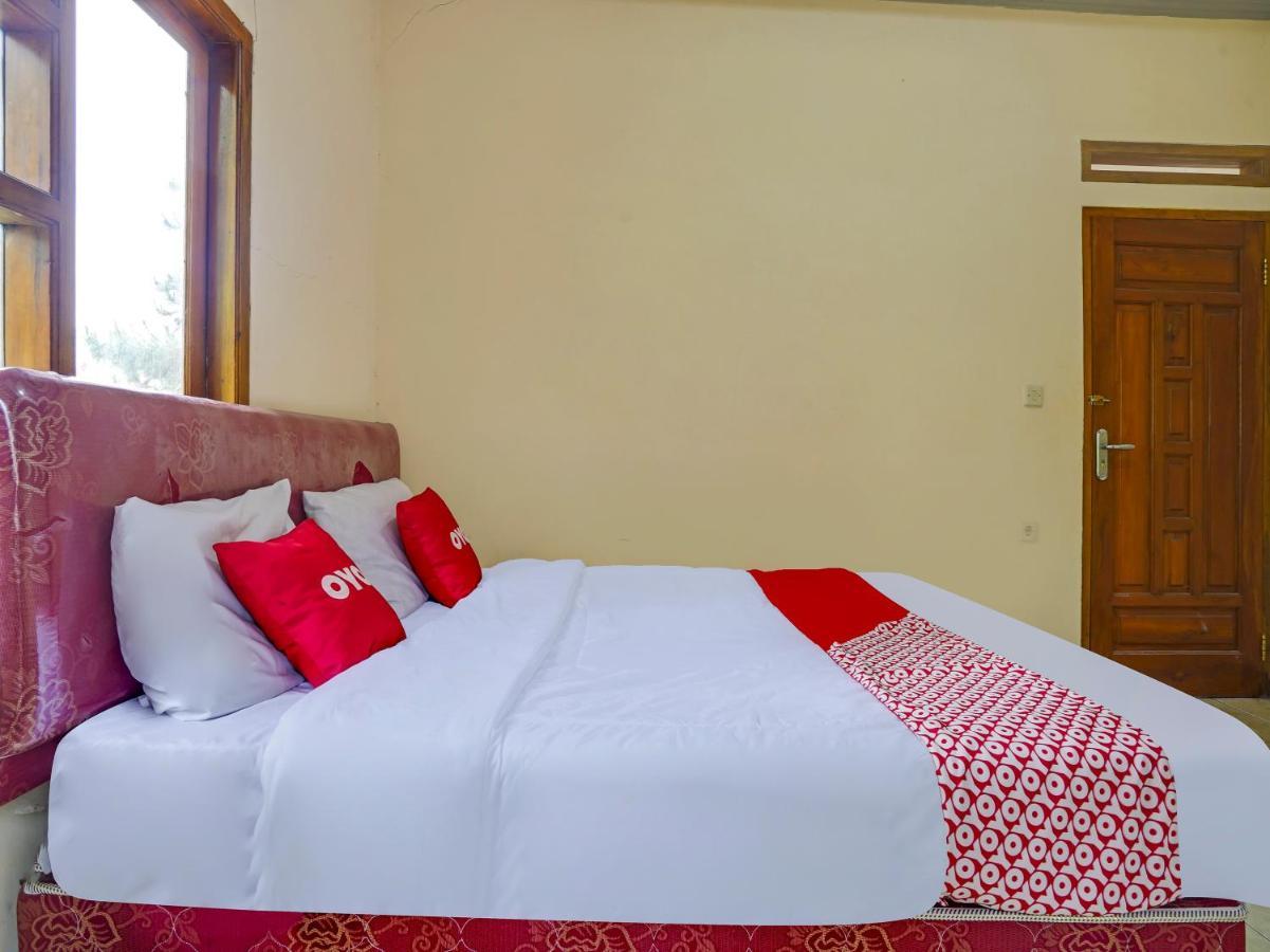 Oyo Homes 90915 Eco Tourism Desa Cihanjuang Rahayu Ciwangun Indah Camp Villas Bongkar Exterior photo