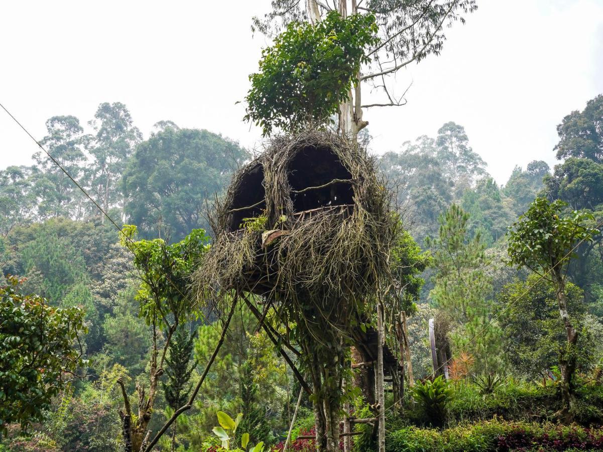Oyo Homes 90915 Eco Tourism Desa Cihanjuang Rahayu Ciwangun Indah Camp Villas Bongkar Exterior photo